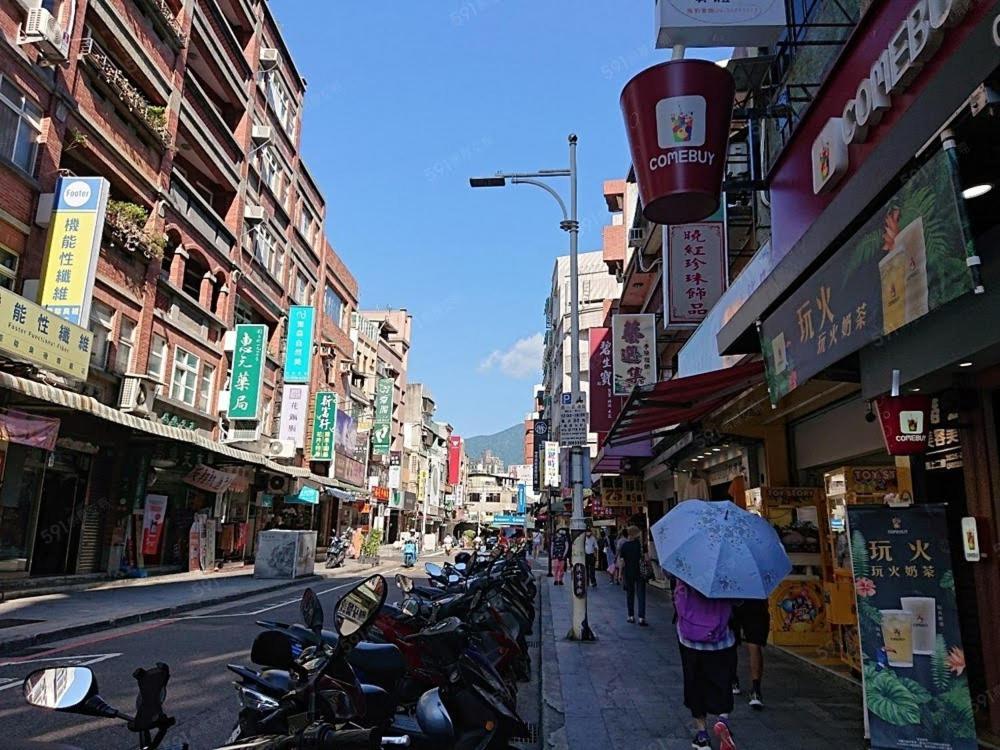 淡水老街歡樂便利民宿 Tamsui Bagian luar foto