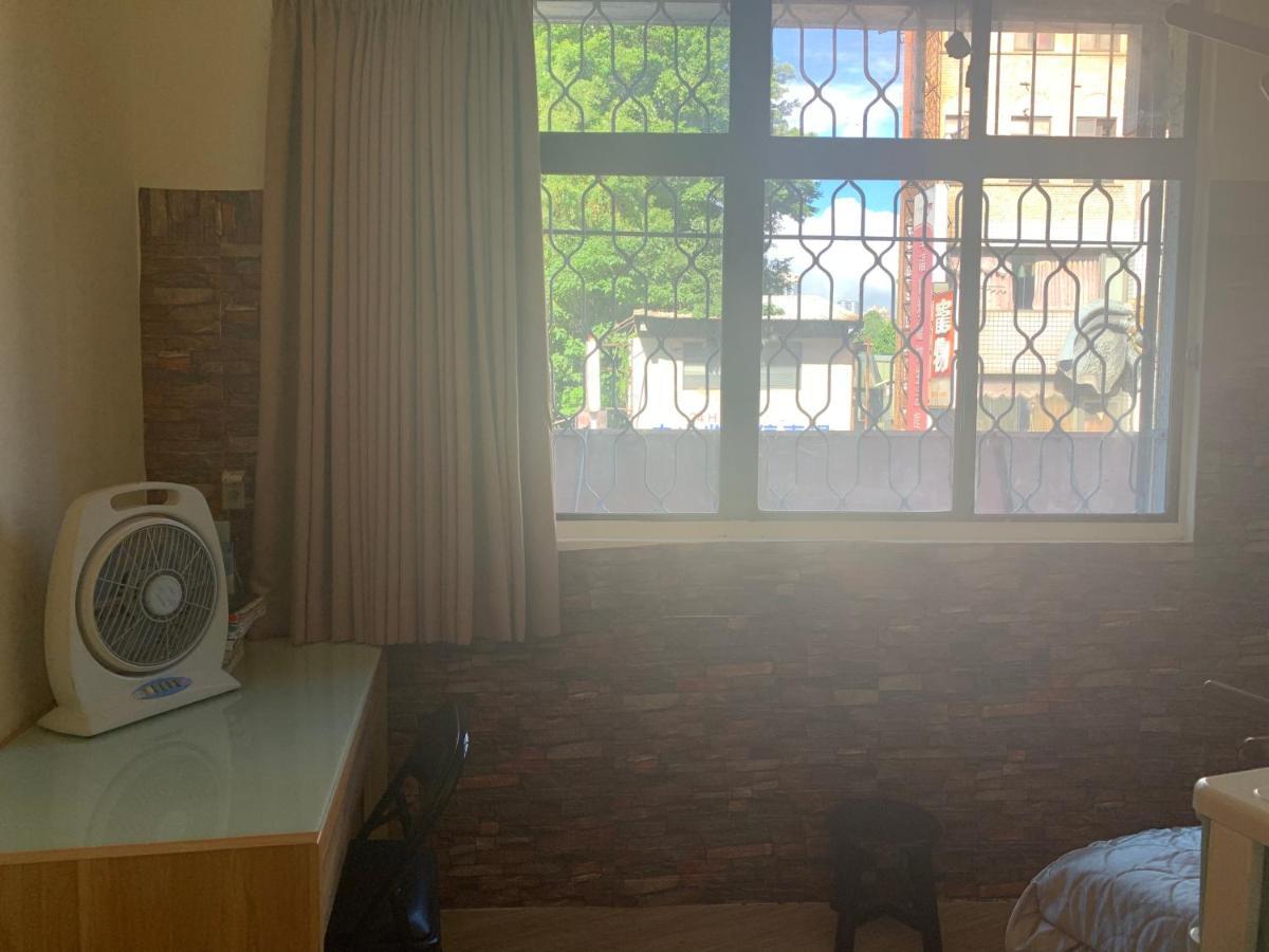 淡水老街歡樂便利民宿 Tamsui Bagian luar foto