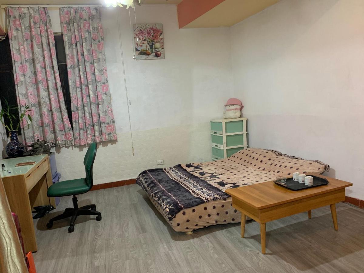 淡水老街歡樂便利民宿 Tamsui Bagian luar foto