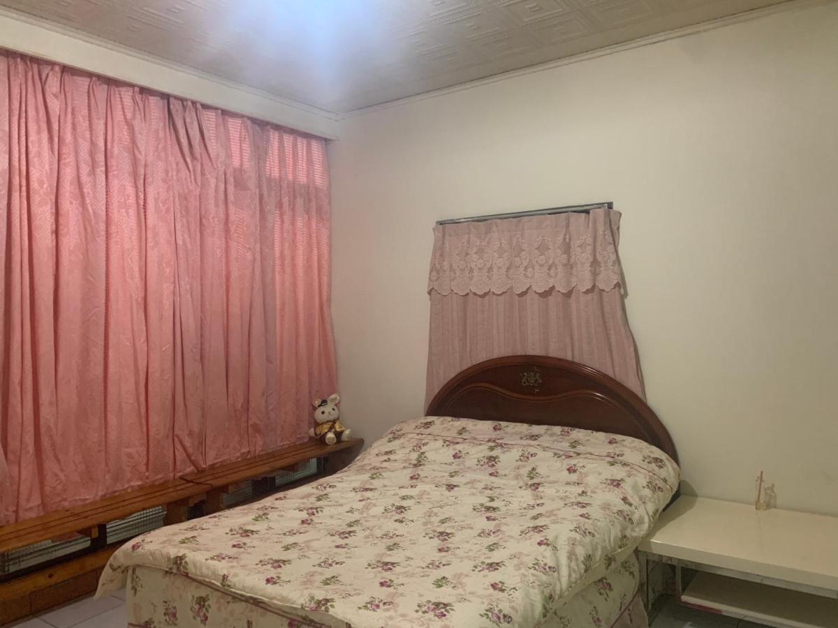淡水老街歡樂便利民宿 Tamsui Bagian luar foto